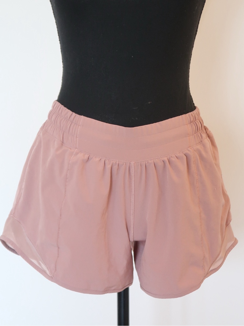 lululemon athletica Hotty Hot high-rise Shorts in Dusty Rose